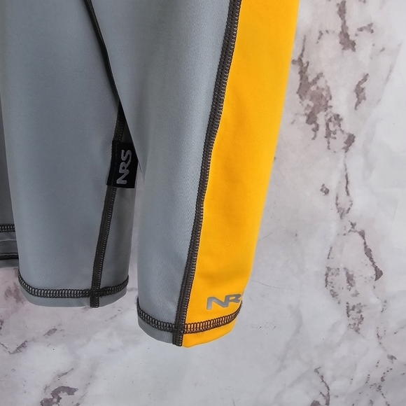 NRS Hydrosilk LS Mens Medium Gray Yellow Rash Guard Swim Long Sleeve Top Shirt - Picture 4 of 11